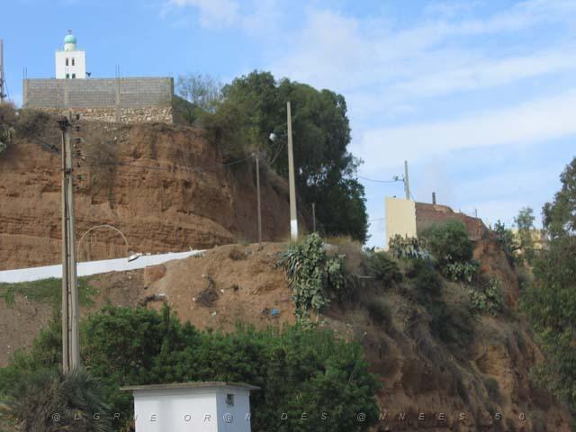 VOYAGE ORAN SEPTEMBRE 2006 201 14 sept. 06 - matin - EGLISE SUR LA ROUTE DE LA CORNICHE.JPG